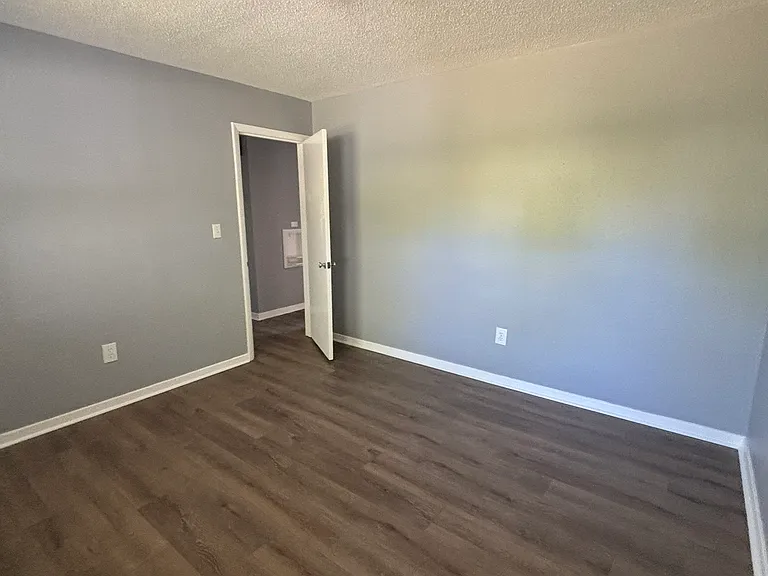 637 Redwood Ave #637 — Photo 10