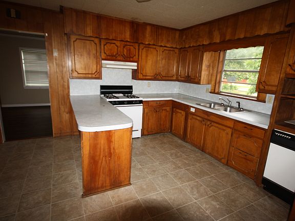 2nd image of 315 W Sypert St