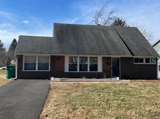 1 Keystone Ln, Levittown, PA 19055