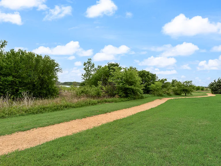 2112 Benjamin Creek Dr — Photo 45