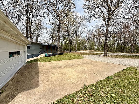 3rd image of 952 Cranfield Rd