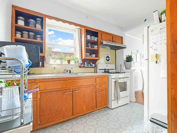 32-80 34th Street image 5 of 9