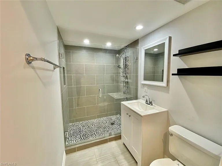 1096 Woodshire Ln #C212 — Photo 16