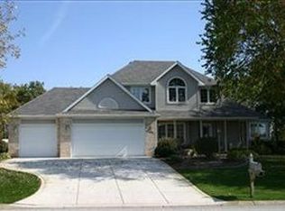 3058 Woodbine Dr, Valparaiso, IN 46383