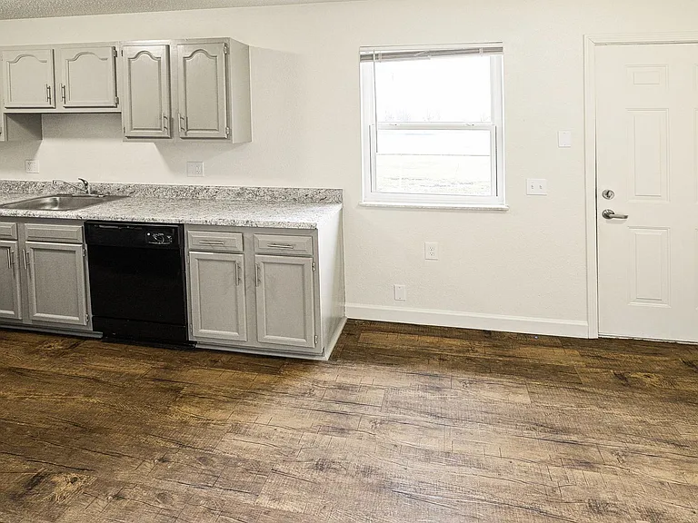 Metro Apartments At Bethalto — Photo 54