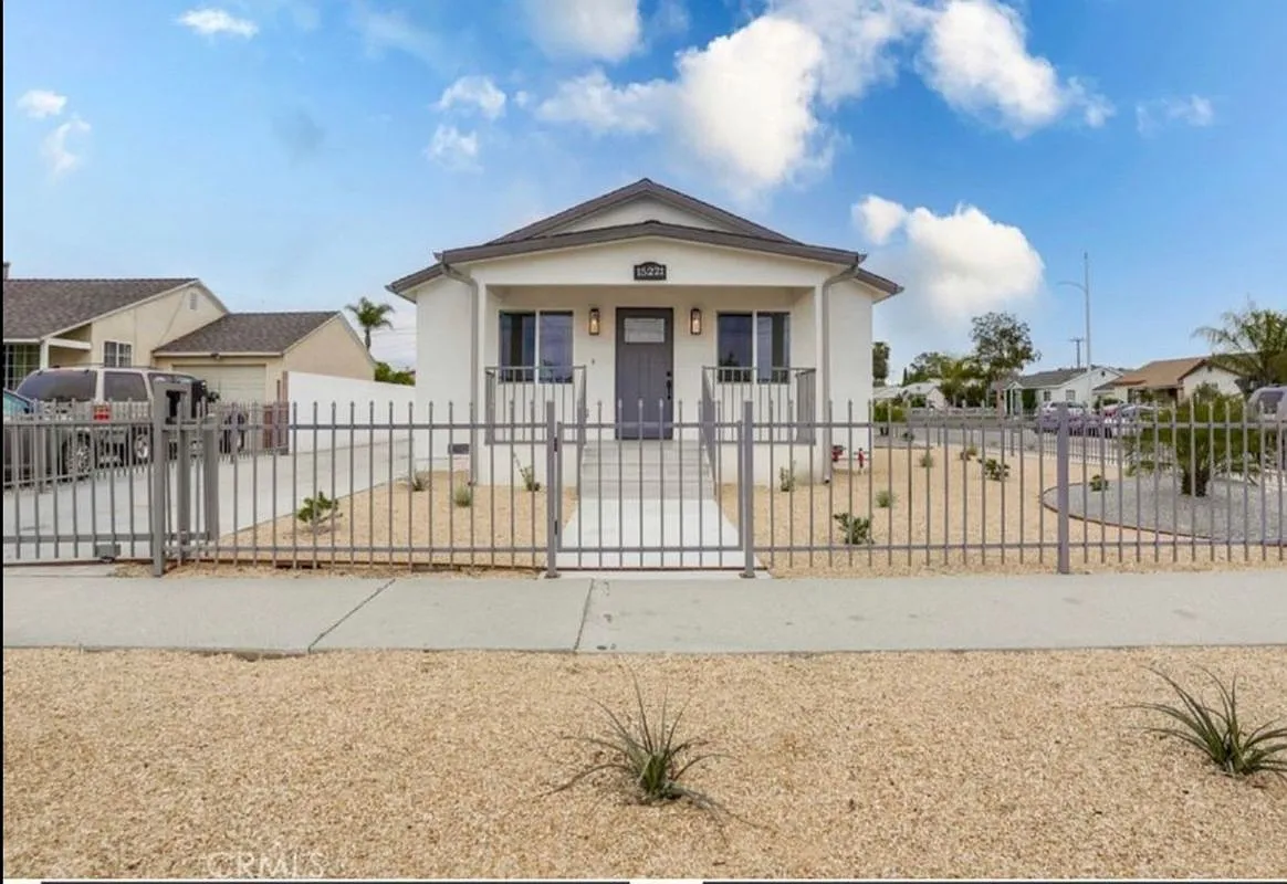 3 bed, 2.0 bath, 2600 sqft, $4,000 — Photo 1
