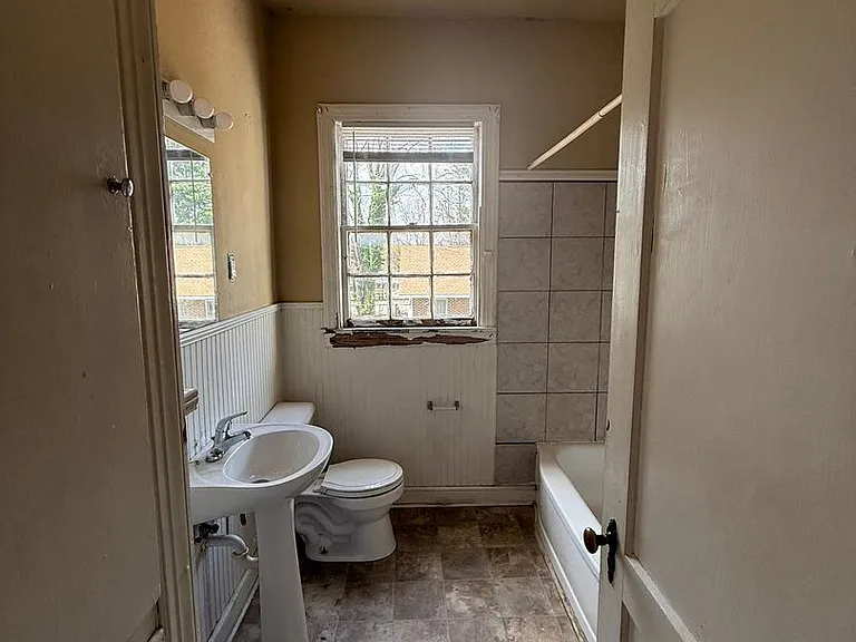 213 Wilson St NE — Photo 4