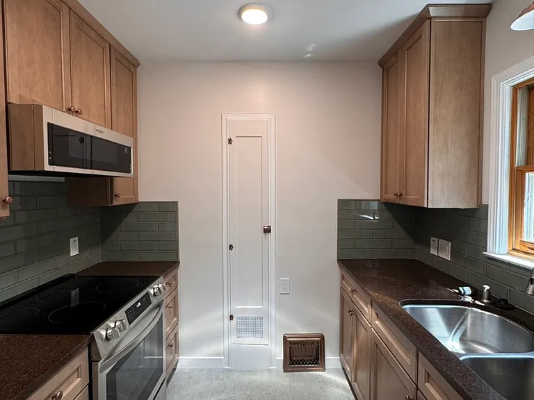 1290 Gordon Ave — Photo 5