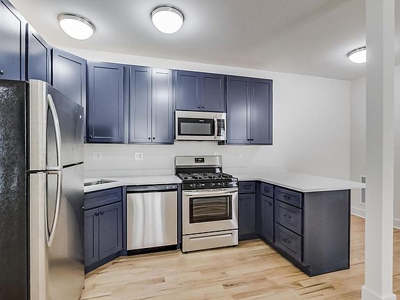 5th image of 815 S Carpenter St #3F