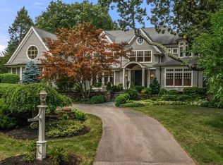 264 Edgewater Dr, Needham, MA 02492