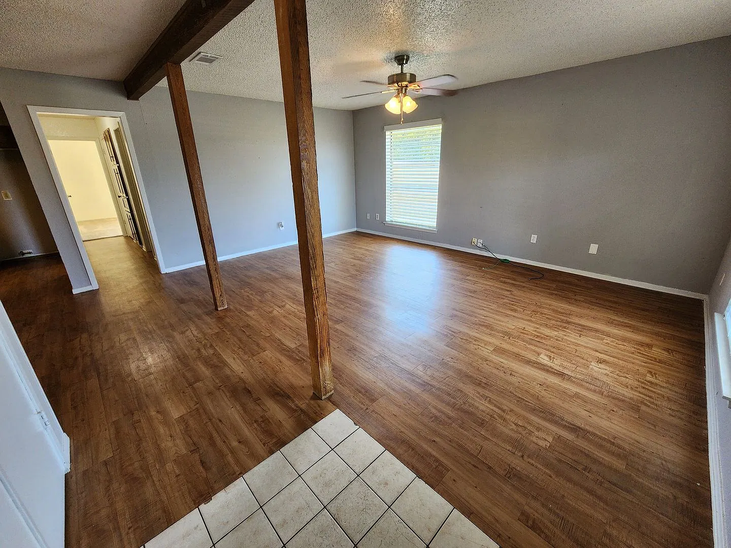 Cozy 2 Bedroom Duplex in Joshua — Photo 3