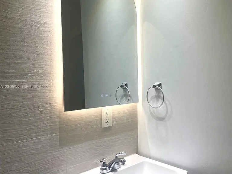 221 SW 9th Ave #2 — Photo 13