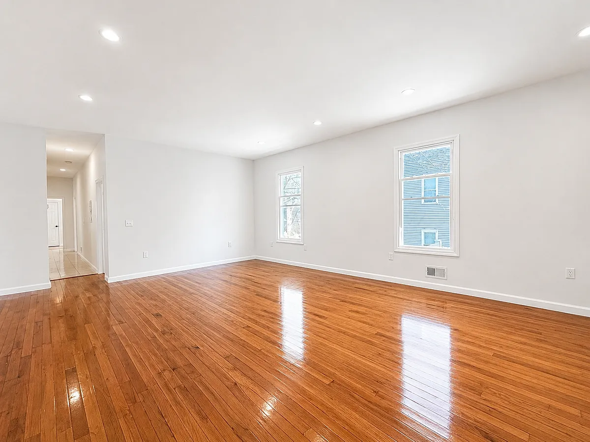 Building Photo - 10 Clendenny Ave #1