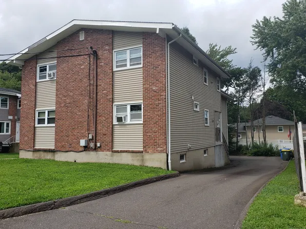 79 Royal Oak Drive, Waterbury, CT 06708