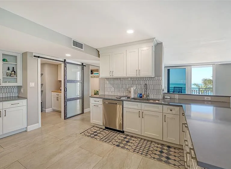 4822 Ocean Blvd #2F — Photo 10