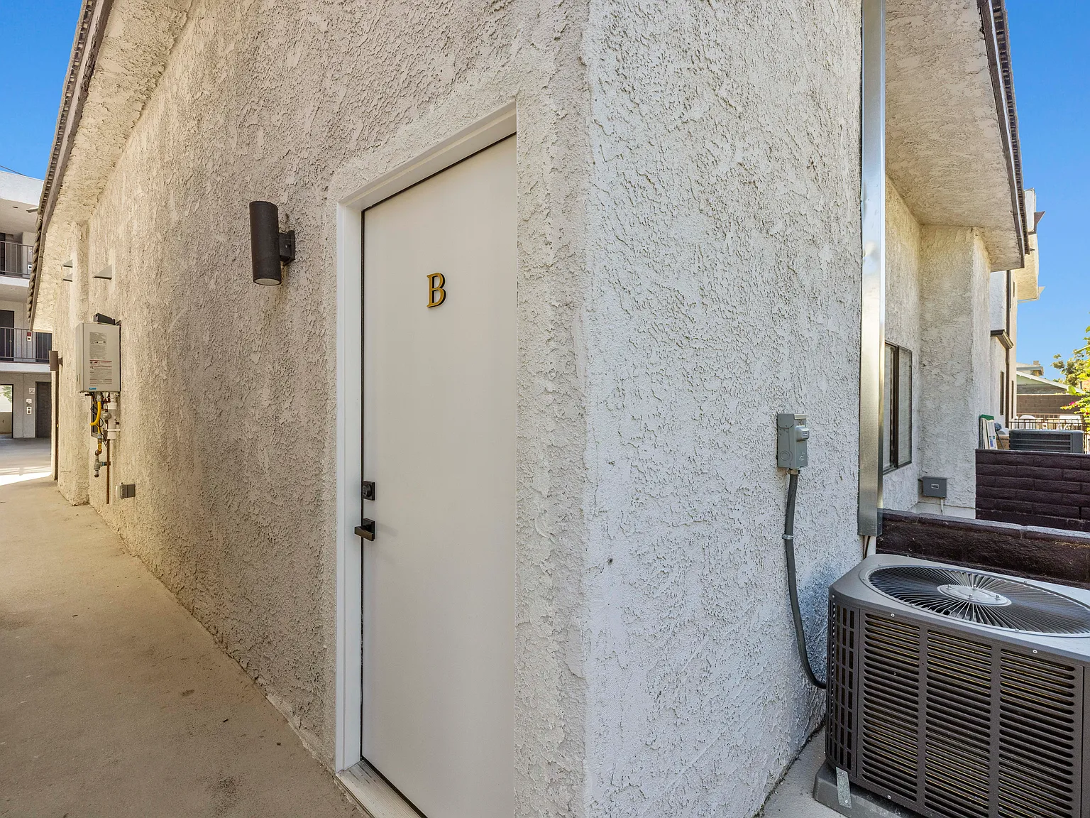 1 bed, 700 sqft, $2,500 — Photo 3