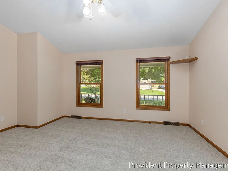 1030 73rd St SE — Photo 15