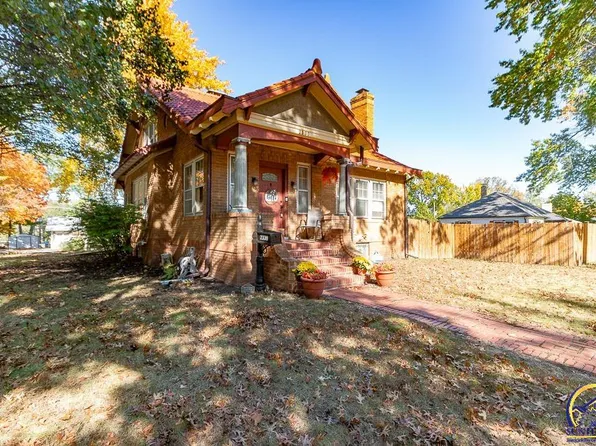 2330 SW Hazelton Ct, Topeka, KS 66606