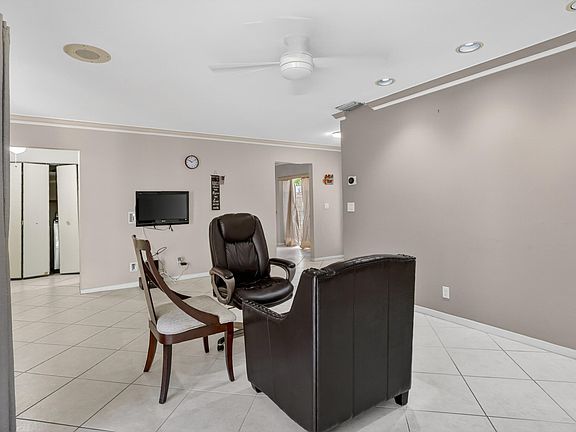5th image of 2808 S Carambola Cir Circle S #1980