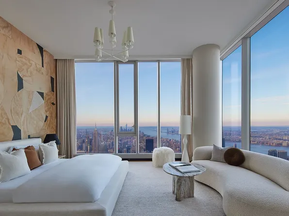 217 W 57th St #110, New York, NY 10019