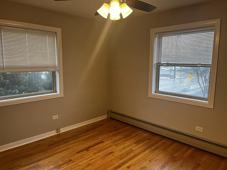 421 Burlington Ave — Photo 14