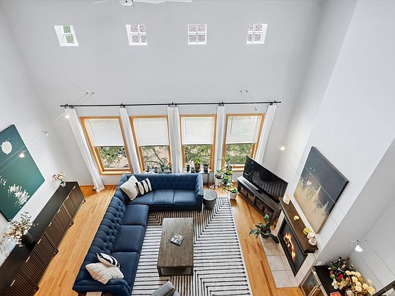 4th image of 2926 N Lincoln Ave #3
