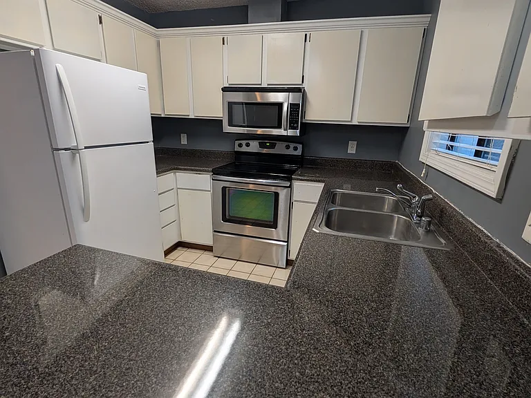 1605 Teresa Cir — Photo 8