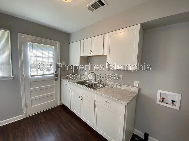 1190 Inman Cv — Photo 2