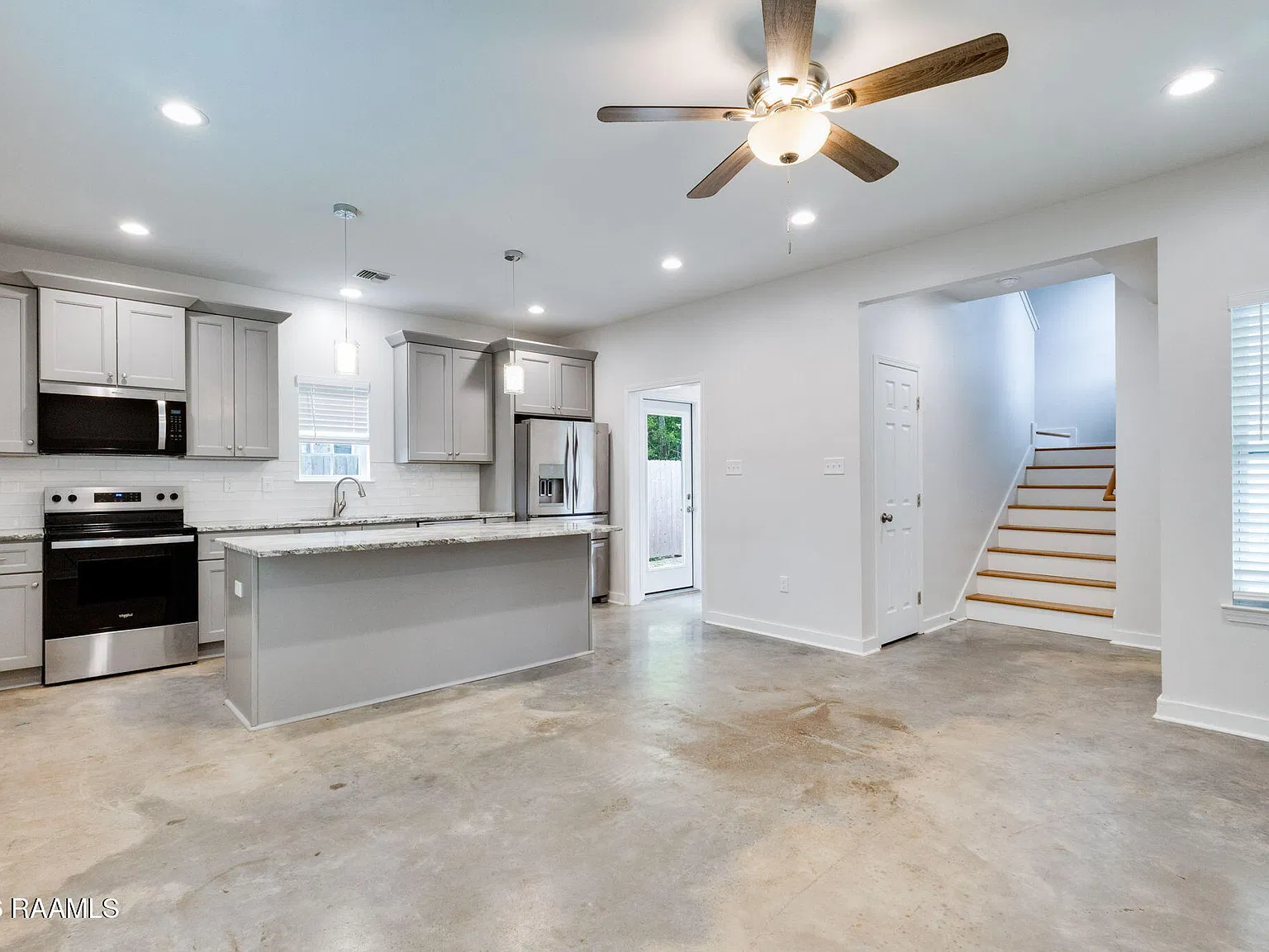 3 bed, 2.5 bath, 1371 sqft, $1,800 — Photo 4