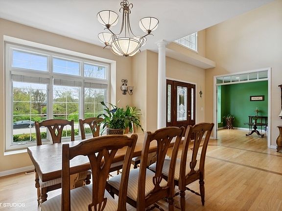5th image of 1105 Hickory Creek Dr
