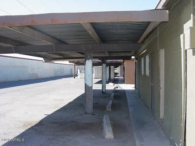 2 bed, 1.0 bath, 3080 sqft, $925 — Photo 3