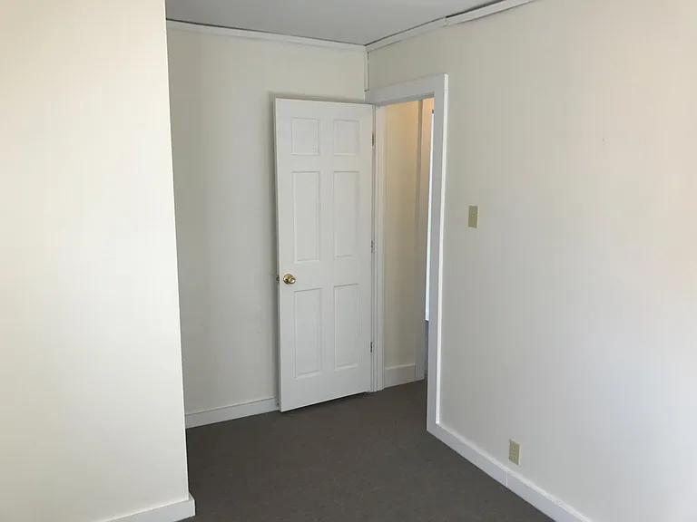 330 Elizabeth St — Photo 8