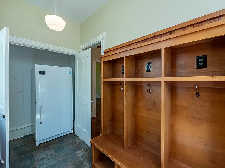 765 Woodland Ave SE — Photo 17