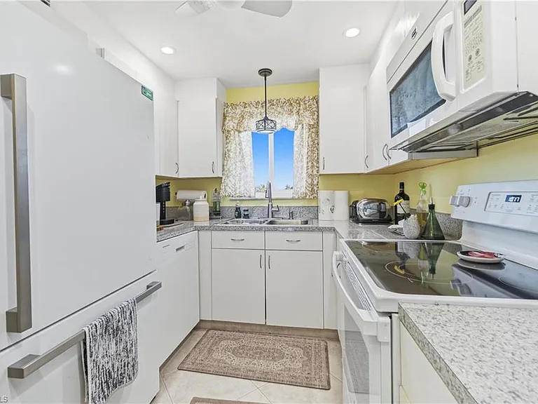 1010 Manatee Rd #B304 — Photo 10