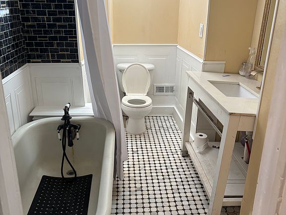 3rd image of 921 Green St #921