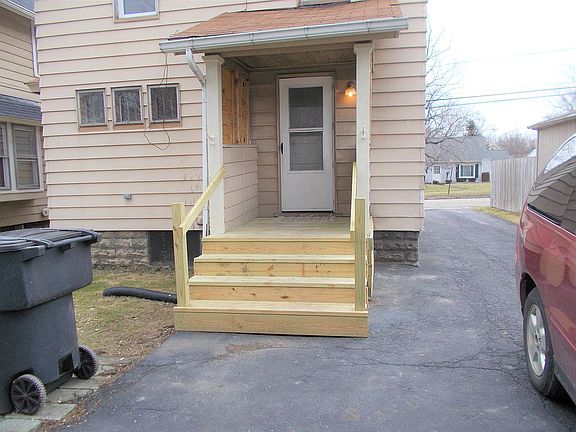 2nd image of 1348 Woodland St NE
