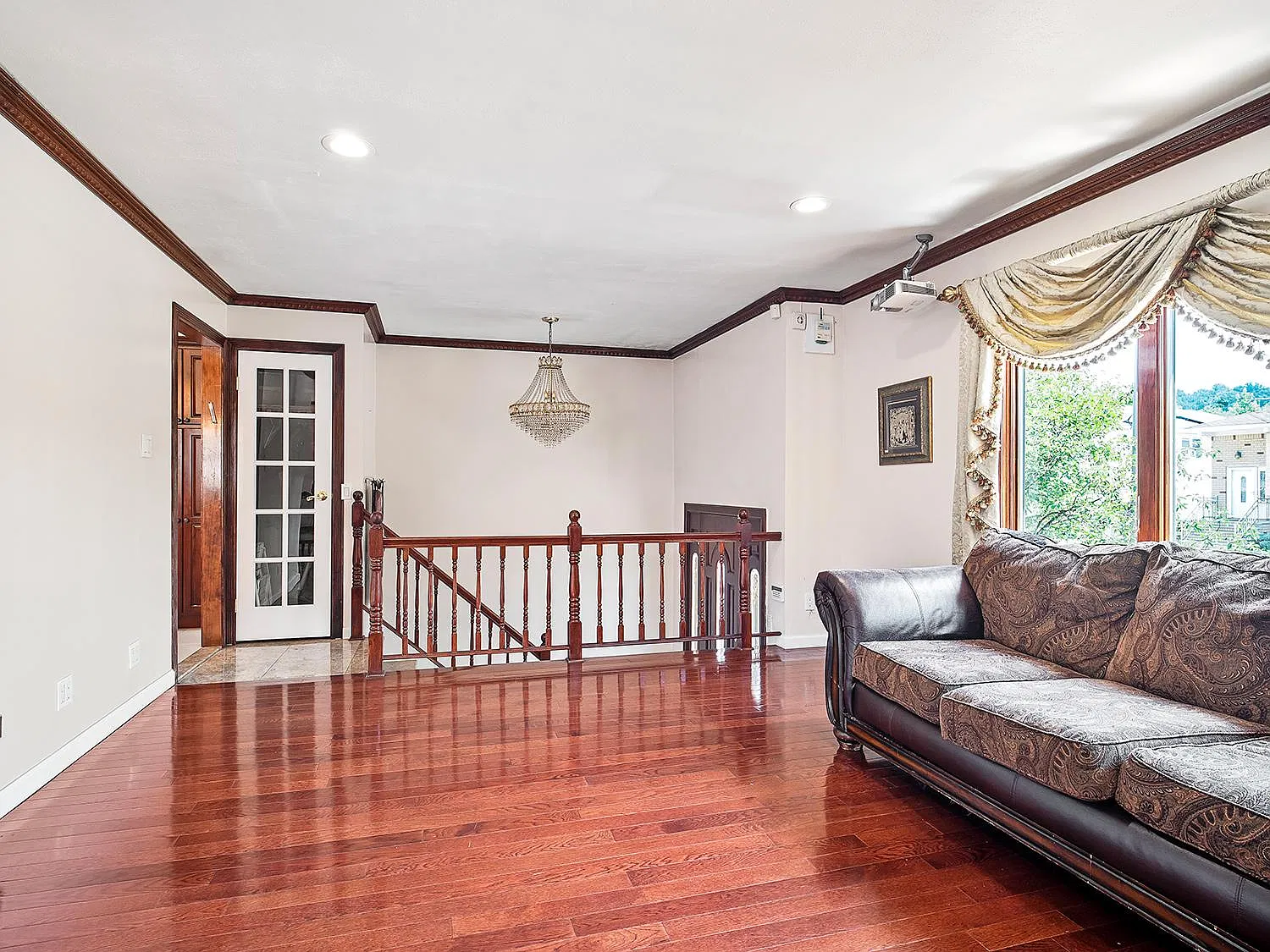 35 Poland Pl — Photo 2