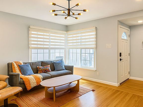 3rd image of 1820 Key Blvd #1820