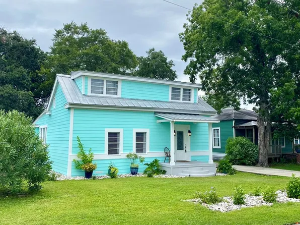 110 14th St, Apalachicola, FL 32320