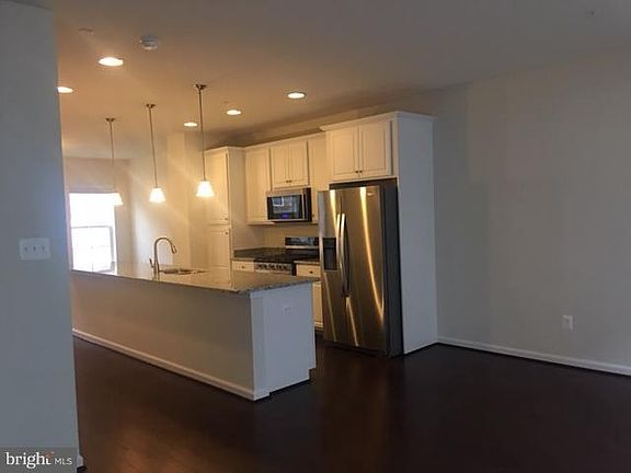 3rd image of 7234 Barrberry Ln