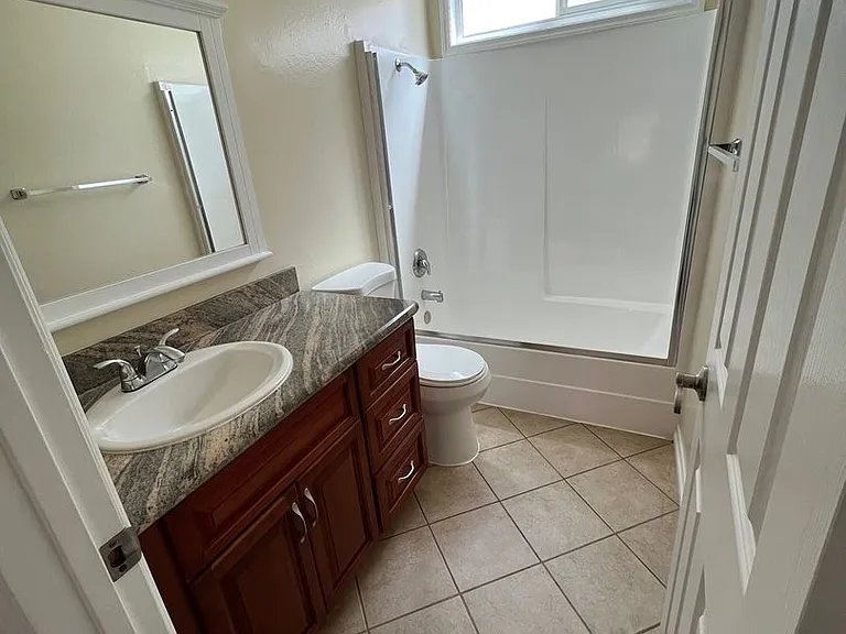 1400 Glenwood Rd — Photo 4