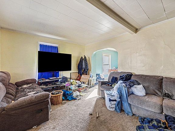 4th image of 272 S Maple St