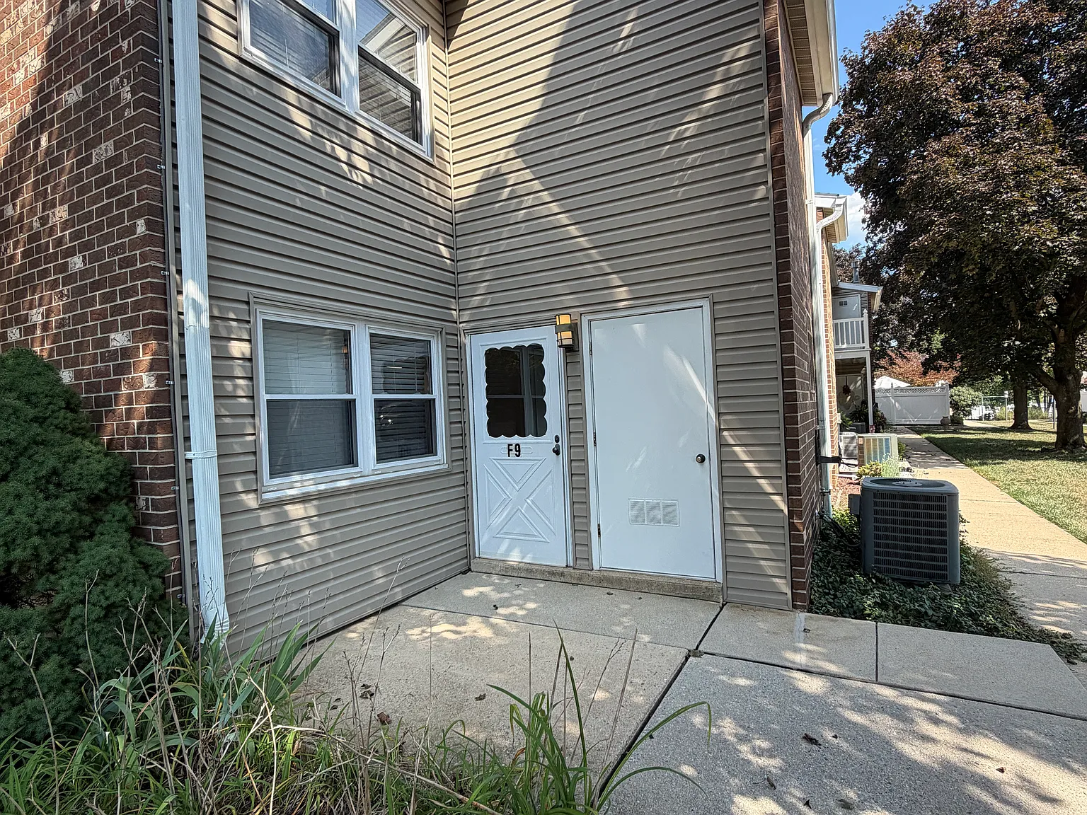 2 bed, 1.5 bath, 1030 sqft, $1,800 — Photo 1