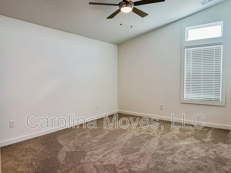 1431 Darrowby Way — Photo 9