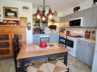 98 Kent Ct, Meriden, CT 06450