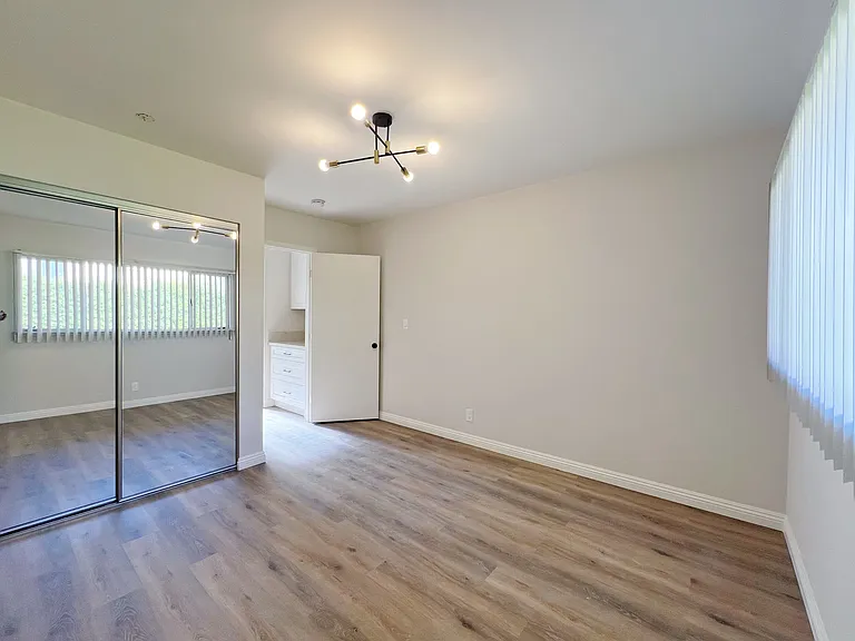 231 S Hudson Ave #15 — Photo 17
