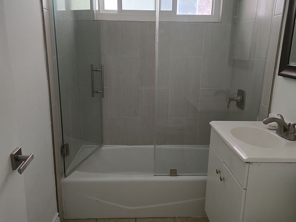 3rd image of 1230 S Barrington Ave APT 8