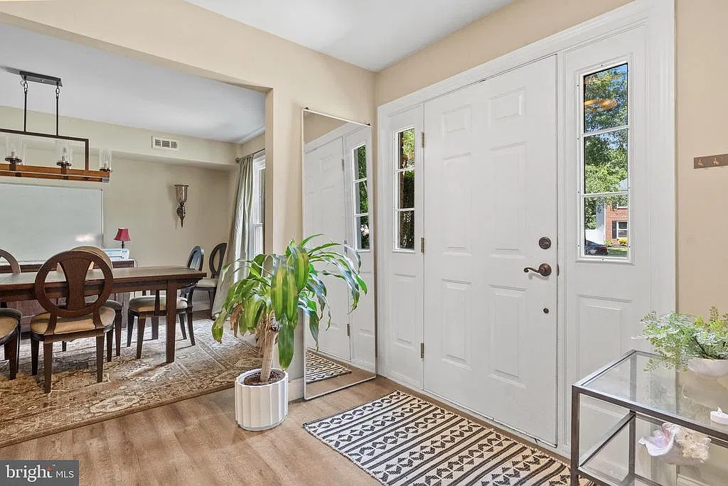 4 bed, 2.5 bath, 2264 sqft, $3,500 — Photo 4