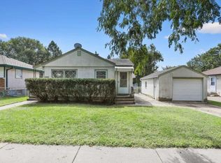 1942 Hawthorne Ave E, Saint Paul, MN 55119