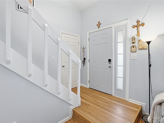 3rd image of 2051 Foxknoll Dr